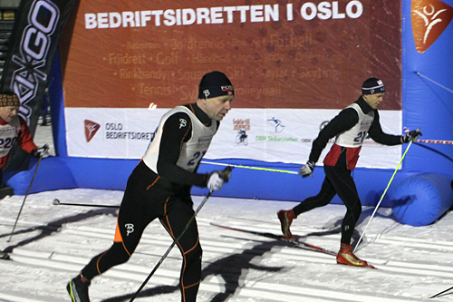 Opp mot 600 deltok på rennet i Holmenkollen i kveld. Foto: Erik Borg.