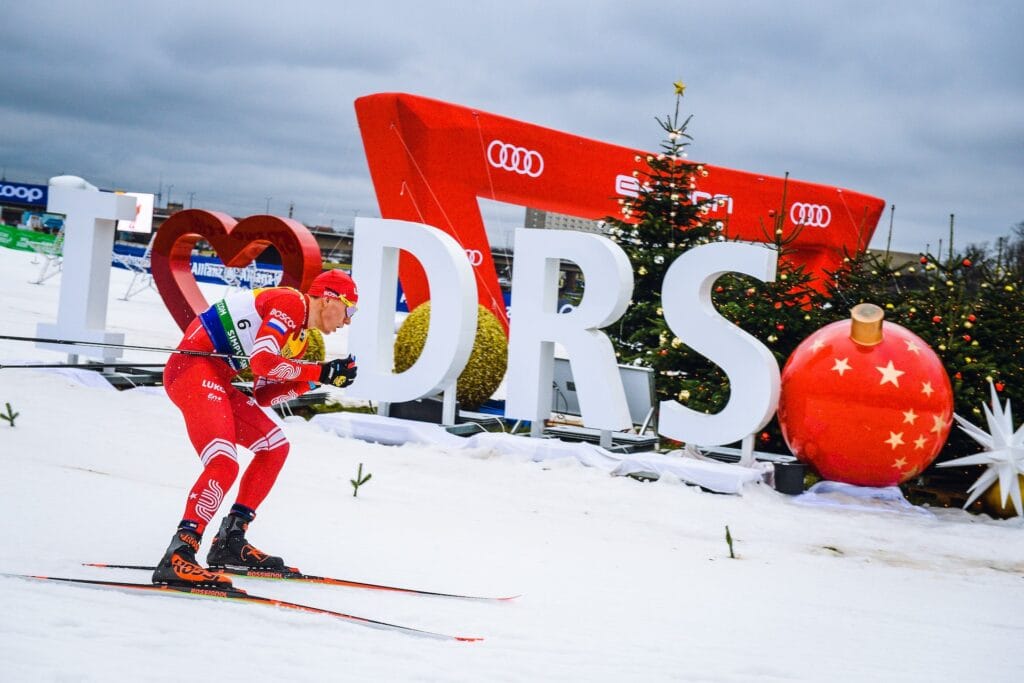 Alexander Bolshunov skuffet stort under verdenscupsprinten i Dresden på lørdag.