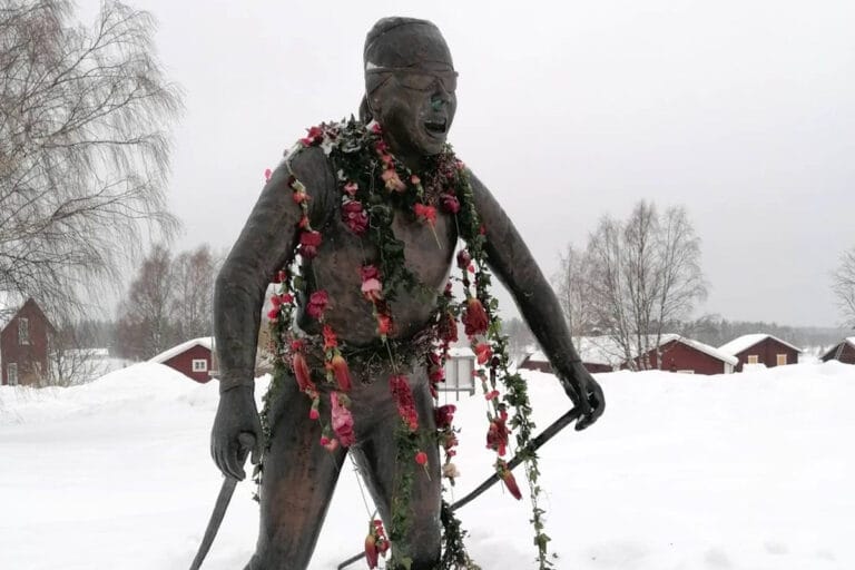 Statuen av Charlotte Kalla ødelagt av hærverk 