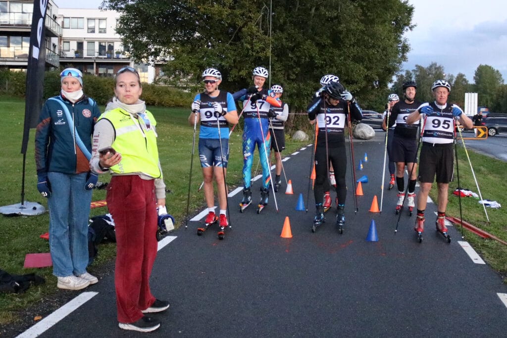 Team Vestmarksetra rulleskirenn i Bærum Idrettspark september 2022