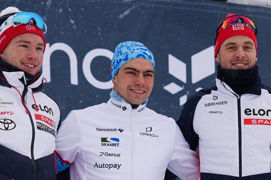 Thomas Helland Larsen (midten) vant sprinten under Norgescupåpningen på Gålå. Gjøran Tefre (til venstre) ble nummer to, og Harald Astrup Arnesen (til høyre) nummer fire men tredje beste norske.