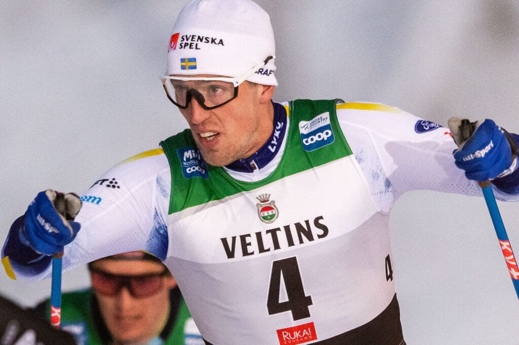Calle Halfvarsson var tredjemann over målstreken på jaktstarten i Ruka, men ble disket.