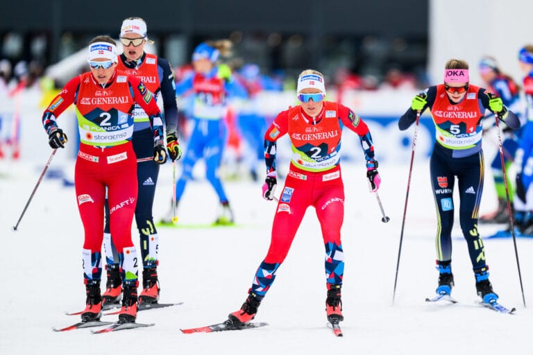 Tiril Udnes Weng og Anne Kjersti Kalvå tok sølv på teamsprinten under VM i Planica. Nå går de henholdsvis første og siste etappe på stafetten.