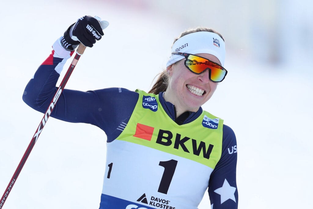 Rosie Brennan tok sin første verdenscupseier i Davos i desember 2020. Etter seieren var det ingen av journalistene som stoppet henne for intervjuer eller kommentarer i mixed sonen.