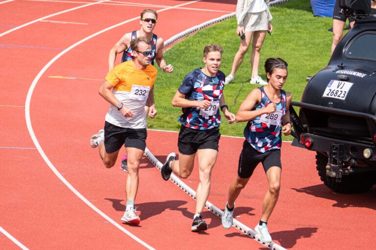 Petter Northug (til venstre) under Moseby Invitational 2023 på Bislett.