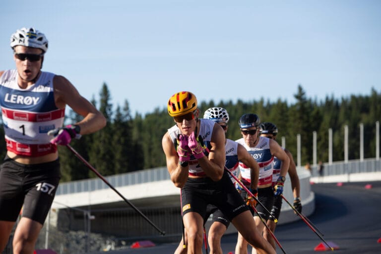 Johannes Høsflot Klæbo underveis i jaktstarten i Granåsen under Toppidrettsveka.