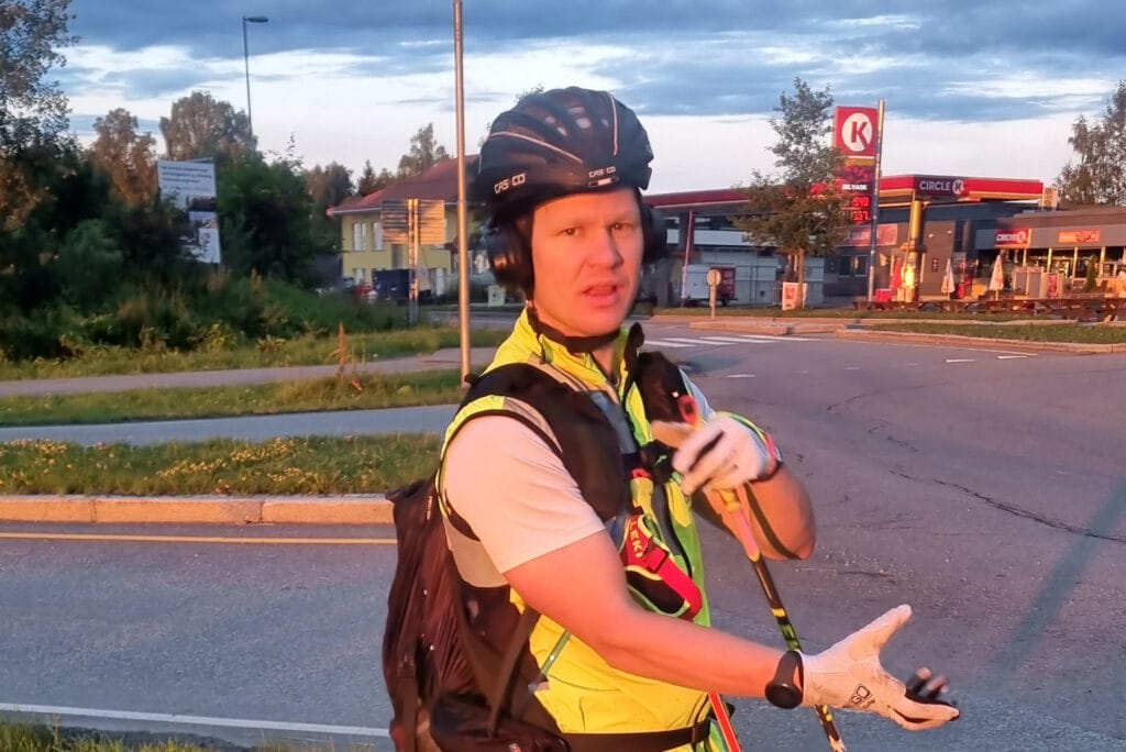 Rudi Kristiansen kan bli verdens første til å "evereste" på rulleski. Men først må han gå 36 ganger opp og ned samme motbakke i Mjøndalen.