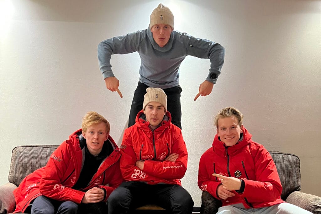 Mattis Stenshagen (midten) sammen med lagkameratene i Team Swix Mikael Gunnulfsen, Eirik Mysen og Jonas Vika.