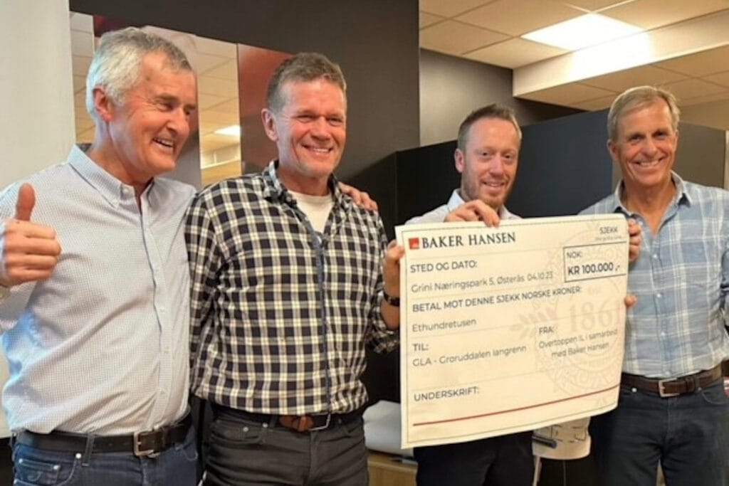 Overtoppen delte ut 100 000 kroner til Team GLA.