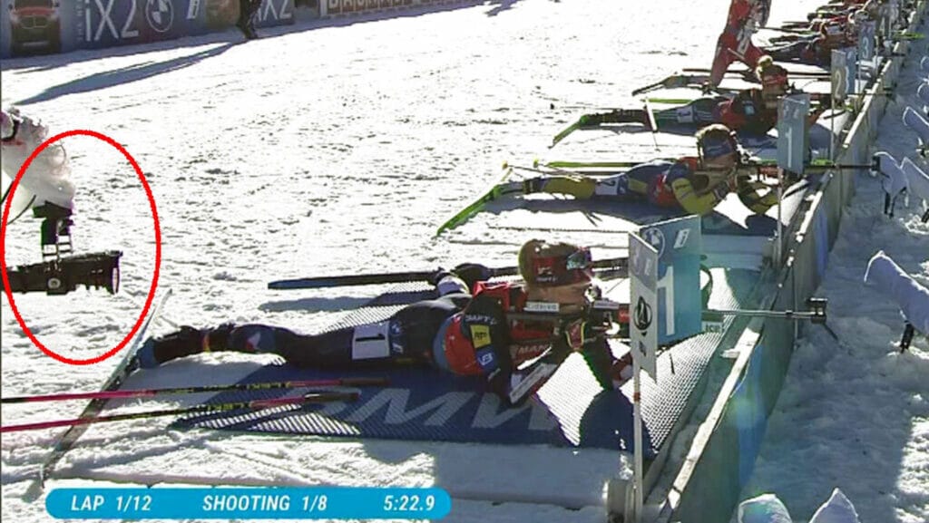 Juni Arnekleiv holdt på å få TV-kamera i hodet under stafetten i Hochfilzen