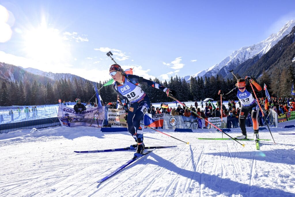 Juni Arnekleiv (NOR), Janina Hettich-Walz (GER), (l-r) - IBU World Cup Biathlon, short individual women, Antholz (ITA).