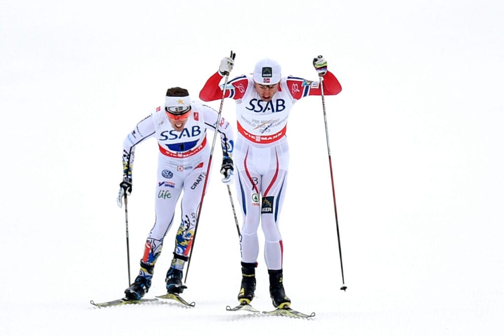 Calle Halfvarsson, Sverige och Petter Northug, Norge tävlar i herrarnas stafett under skid-VM den 27 februari 2015 i Falun.