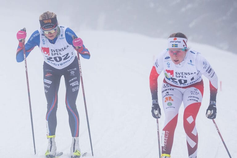 Ebba Andersson og Frida Karlsson i tottene på hverandre 