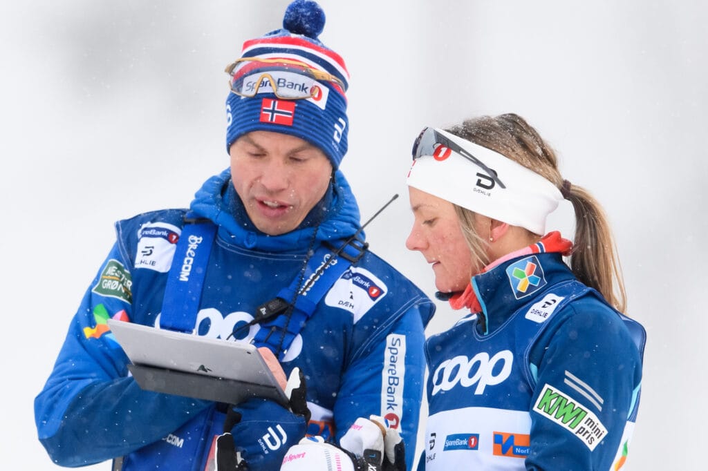 191128 Geir Endre Rogn, head coach, and Maiken Caspersen Falla of Norway during a training session ahead of the FIS Cross-Country World Cup premiere on November 28, 2019 in Ruka. Foto: Carl Sandin / BILDBYRÅN