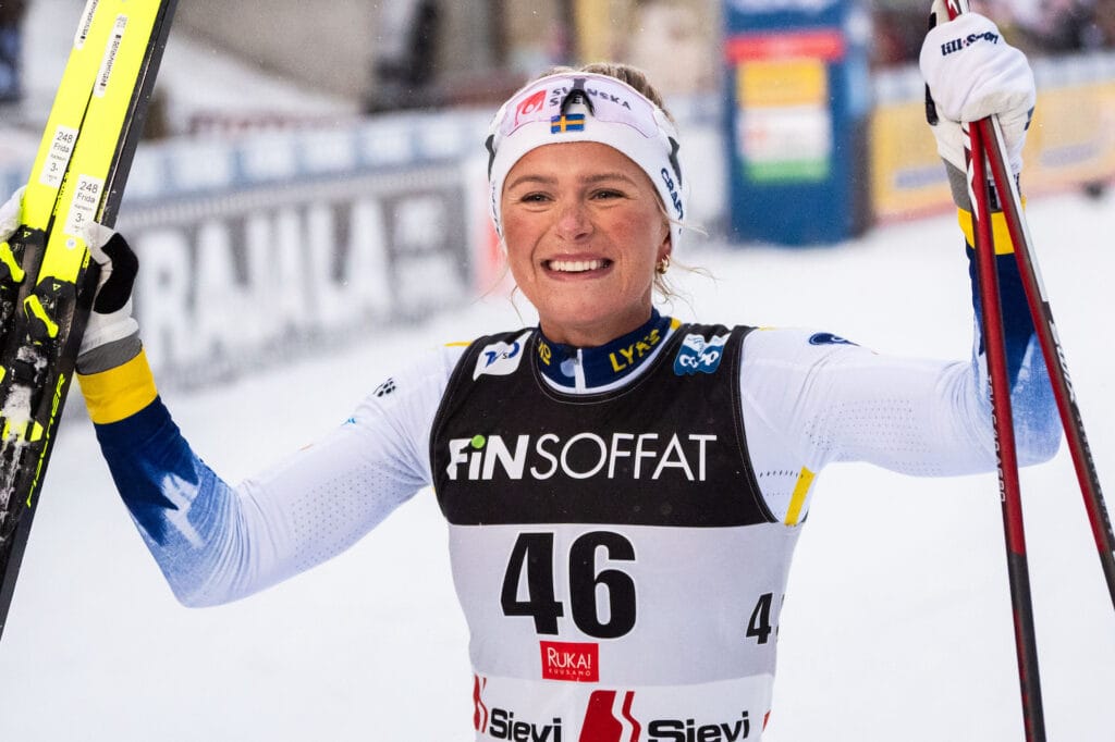 Frida Karlsson of Sweden celebrates after competing in the women's 10km classic interval start during the FIS Cross-Country World Cup on November 29, 2024 in Ruka. Foto: Kalle Parkkinen / BILDBYRÅN