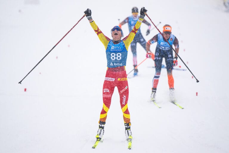 Heidi Weng of Norway celebrates after winning the women’s 10 km free technique interval start during Beitosprinten 2024 on November 24, 2024 in Beitostølen.