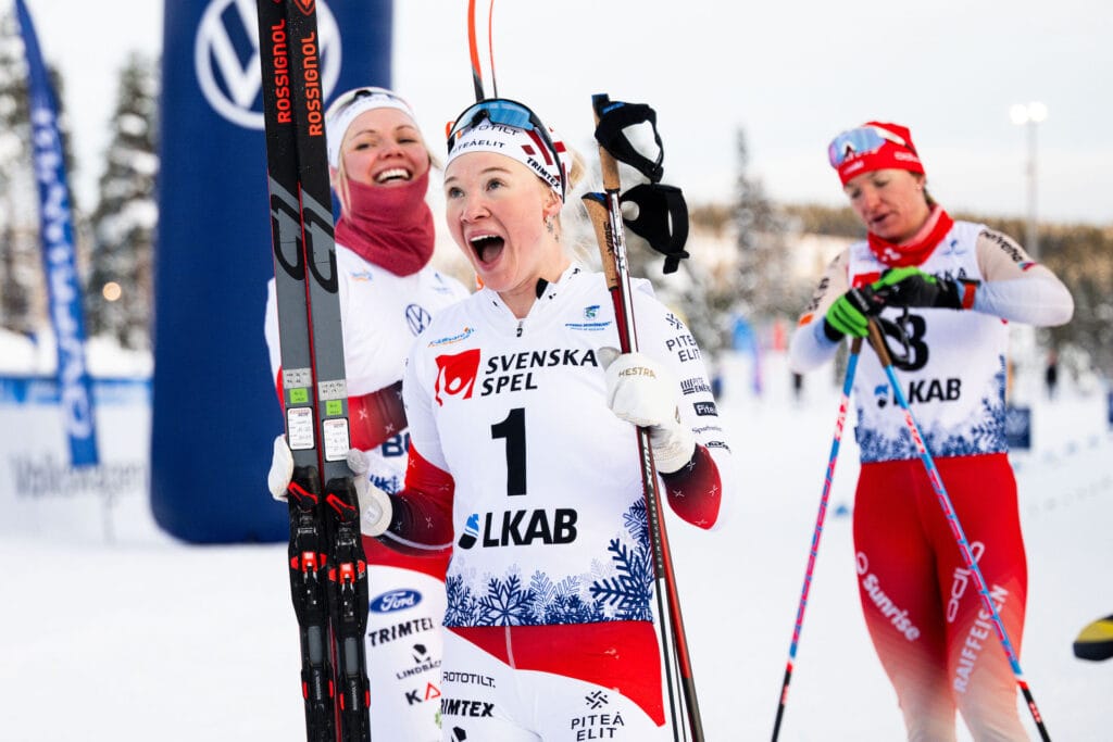 Jonna Sundling, Piteå Elit jublar under damernas final i sprint den 17 november 2023 i Gällivare.