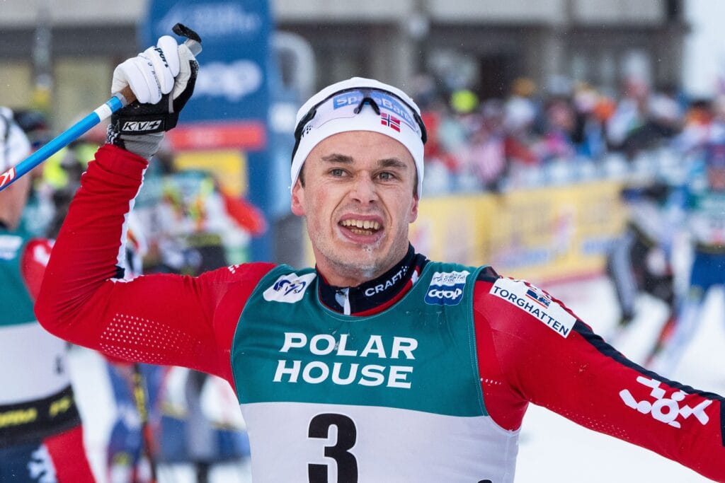 Harald Østberg Amundsen of Norway celebrates after men's 20 km mass start during the FIS Cross-Country World Cup on December 1, 2024 in Ruka.
