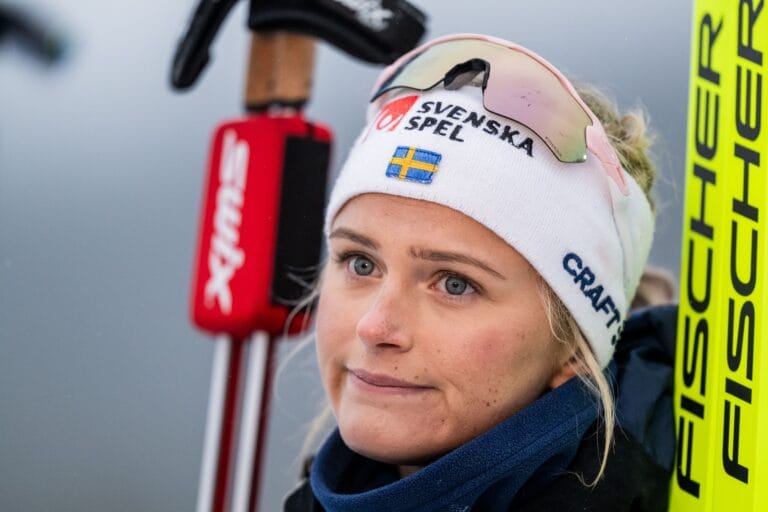 241206 Frida Karlsson of Sweden after competing in women's cross country skiing 10 km free technique interval start during the FIS Cross-Country World Cup on December 6, 2024 in Lillehammer. Photo: