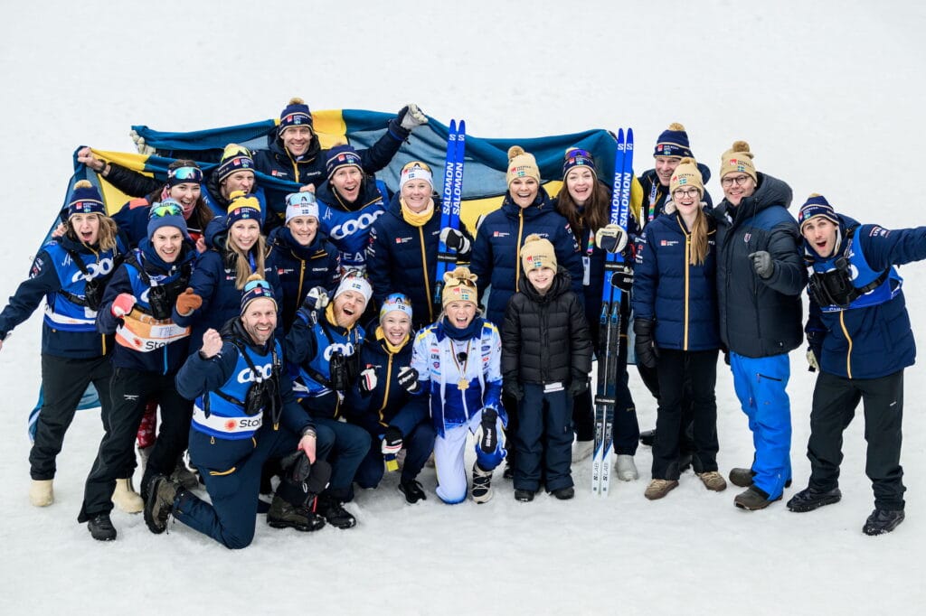 Frida Karlsson of Sweden and team Sweden with Crown princess Victoria, prince Daniel, prince Oscar and princess Estelle of Sweden after the women's 50 km free technique mass start during day 12 of the 2025 FIS Nordic Ski World Championships on March 9, 2025 in Trondheim.