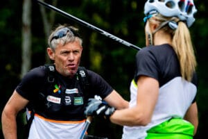 Pål Gunnar Mikkelsplass, coach of the Norwegian cross-country skiing team, talks to Therese Johaug ahead of a training session on June 2, 2020 in Oslo. Foto: Vegard Wivestad Grøtt / BILDBYRÅN