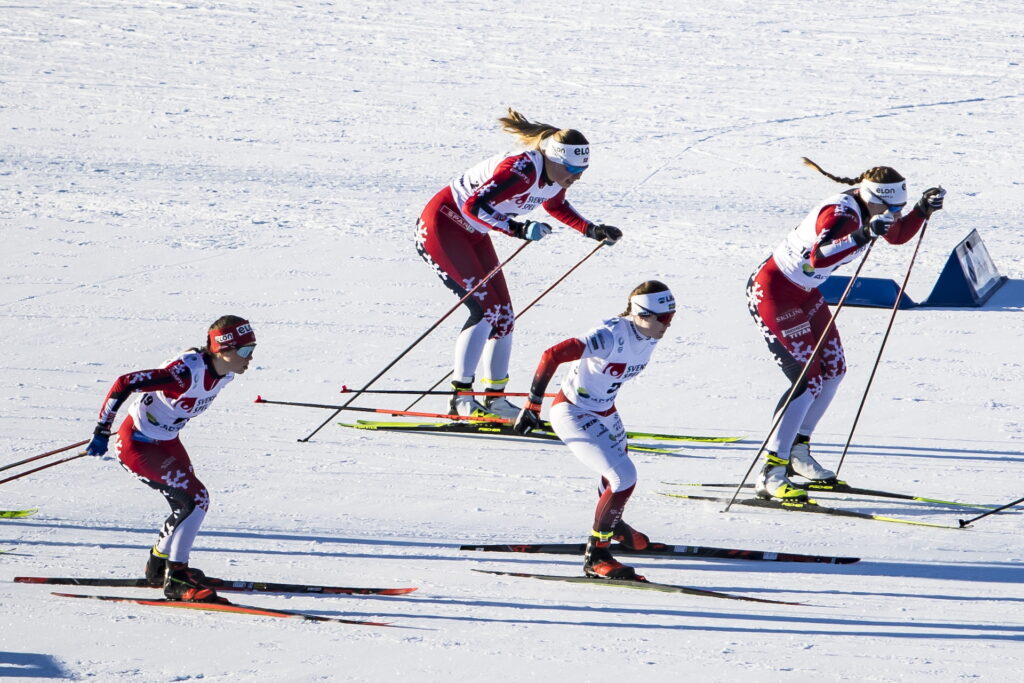 Lisa Ingesson, Piteå Elit SK, SWE och Elina Rönnlund, IFK Umeå, SWE och Anna Heggen, Harestua IL, NOR och Saga Nilsson, Skellefteå SK, SWE och Marte Skaanes, Strindheim Il, NOR och Tuva Anine Brusveen-Jensen, Lyn Ski, NOR tävlar i damernas sprint kvartsfinal under Smart Energy Cup Skandinavisk Cup den 11 januari 2025 i Falun.