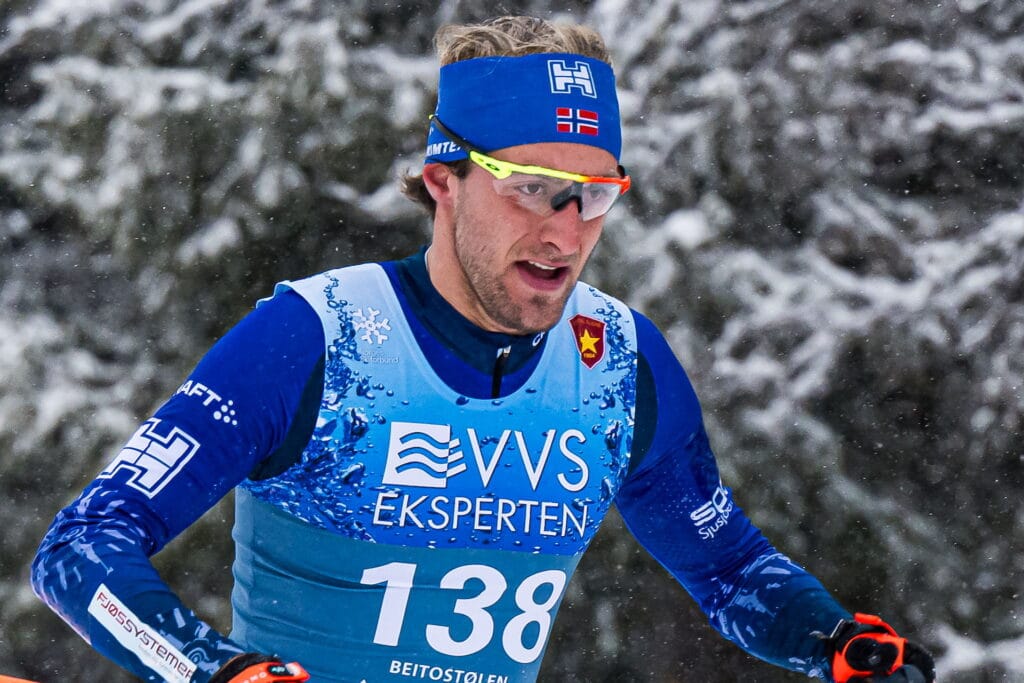 Simon Hjelmeset Kirkeeide var hårfint unna topp 10 på 10 kilometer fristil under sesongåpningen på Beitostølen i vinter. Nå skiskytterralentet fra Stryn klar for det private satsingslaget i langrenn  Team Bygdø. Foto: Marius Simensen / BILDBYRÅN 