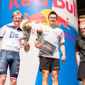 Pallen i det raskeste offisielle heatet i Moseby Invitational 2025: Eirik Mysen fra Bygdø IL (til venstre), Harald Østberg Amundsen fra Asker SK, og Ragnar Nersten fra Fossum IF. Foto: Oscar Hallset
