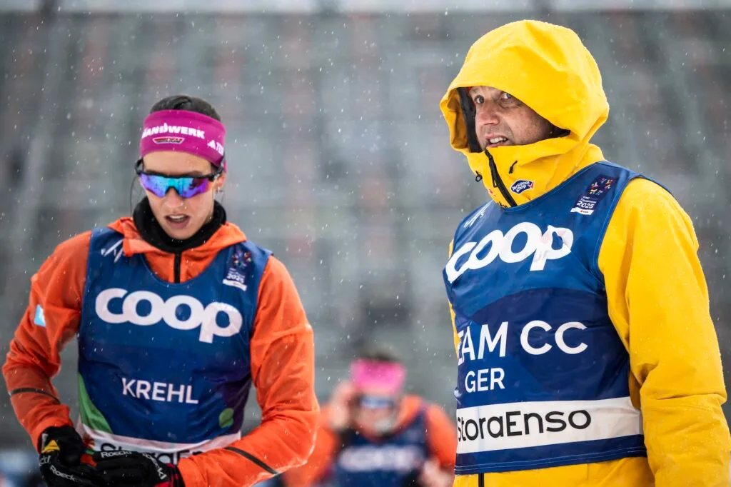Sofie Krehl og coach Per Nilsson under VM 2025 I Trondheim. Foto: Maxim Thoré / BILDBYRÅN