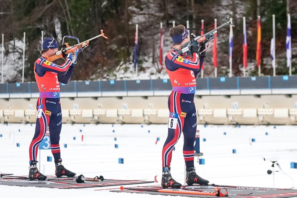 Sturla Holm Lægreid (til venstre) er en av de som Vebjørn Sørum er ekstra gira på å slå så mye han kan kommende vinter. Det mener han selv er helt realistisk. Foto: Thibaut/NordicFocus