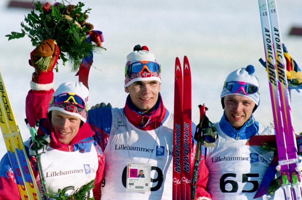 Tremila i OL 194: Bjørn Dæhlie tok sølv, Thomas Alsgaard, Norge tok gull og Mika Myllylä fra Finland tok bronse. Foto: Bildbyrån