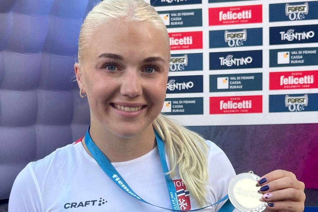 Sølvet på supersprinten er gull verdt for Emilie Ruud Lia. 17-åringen fra Kongsvinger IL har nå vunnet sprintverdenscupen sammenlagt. Foto: Håvard Garberg