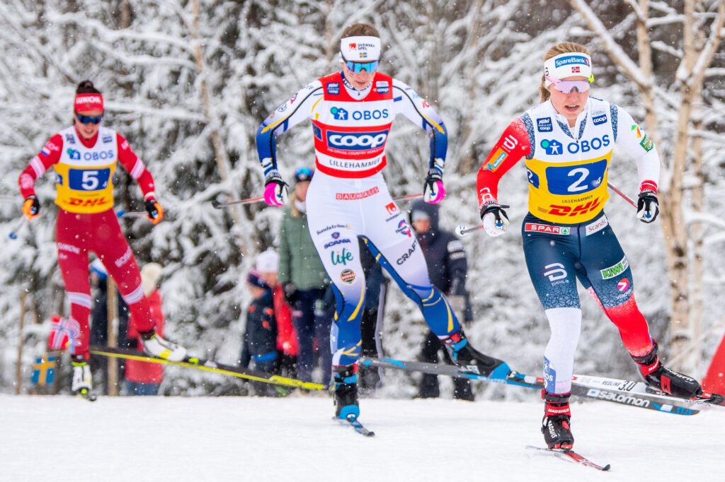 Veronika Stepanova of Russia I, Moa Olsson of Sweden I and Helene Marie Fossesholm of Norway I competes in the Women's Cross Country Skiing Relay 4x5,0 km during the FIS Cross-Country World Cup on December 5, 2021 in Lillehammer. Foto: Marius Simensen / BILDBYRÅN 
