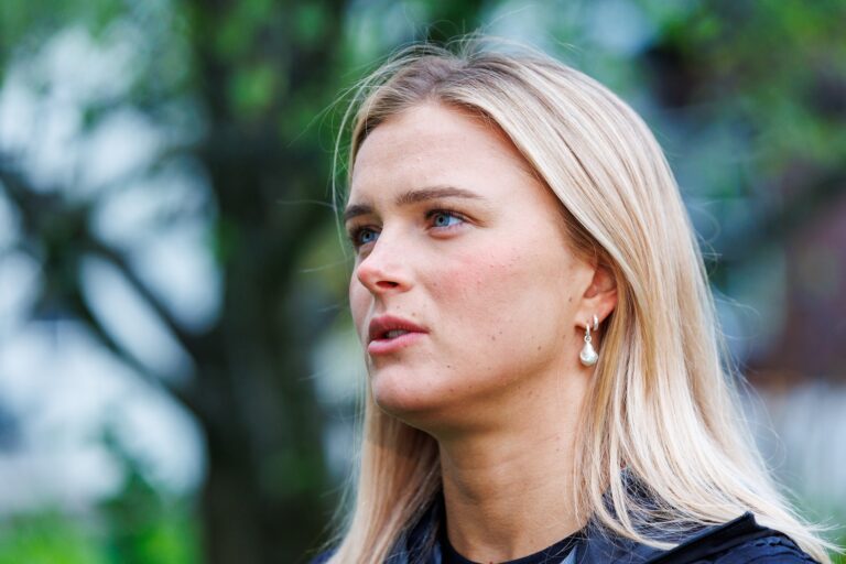 rida Karlsson under en pressträff med svenska skidlandslaget den 30 september 2025 i Östersund.