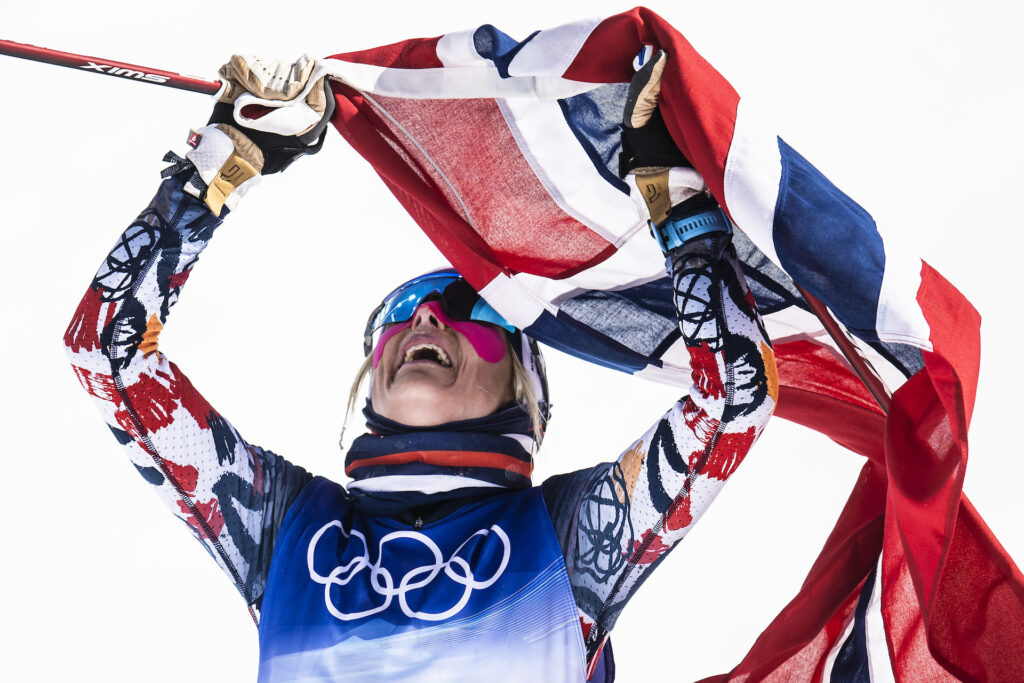 Therese Johaug of Norway celebrates after competing in women's cross-country skiing 30 km during day 16 of the 2022 Winter Olympics on February 20, 2022 in Zhangjiakou. Photo: