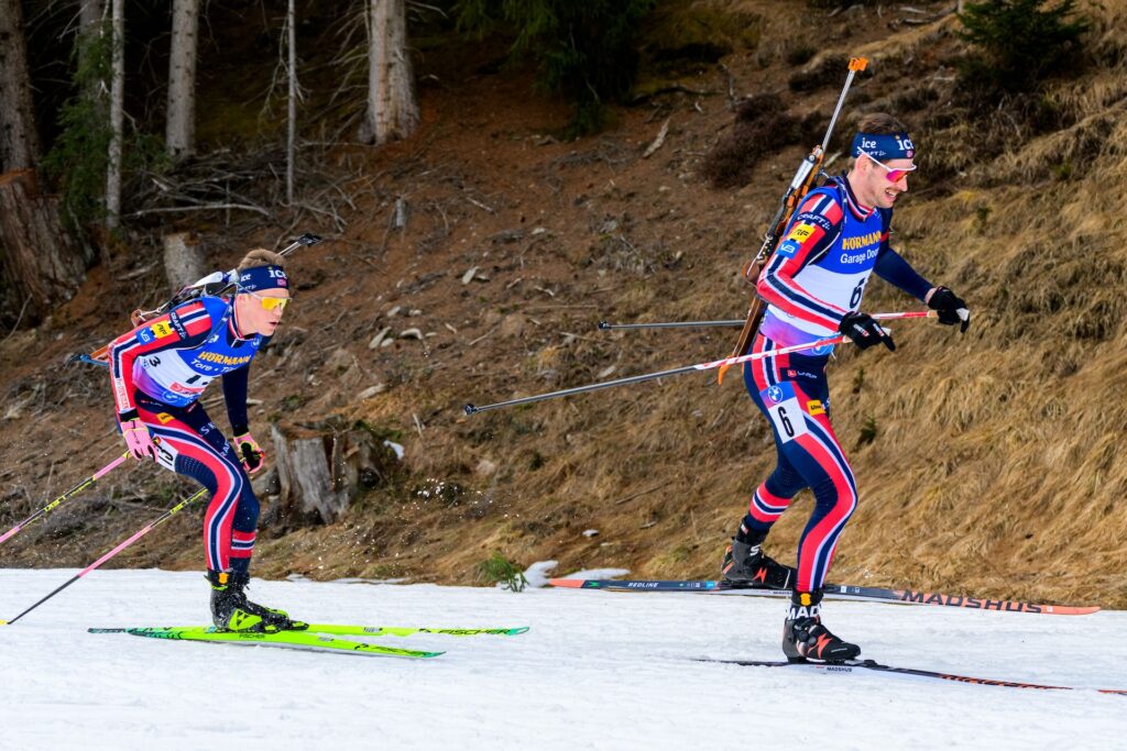 Martin Uldal of Norway and Sturla Holm Lægreid of Norway competes in men's 15 km mass start during the IBU Biathlon World Championships on February 23, 2025 in Lenzerheide. Foto: Petter Arvidson / BILDBYRÅN