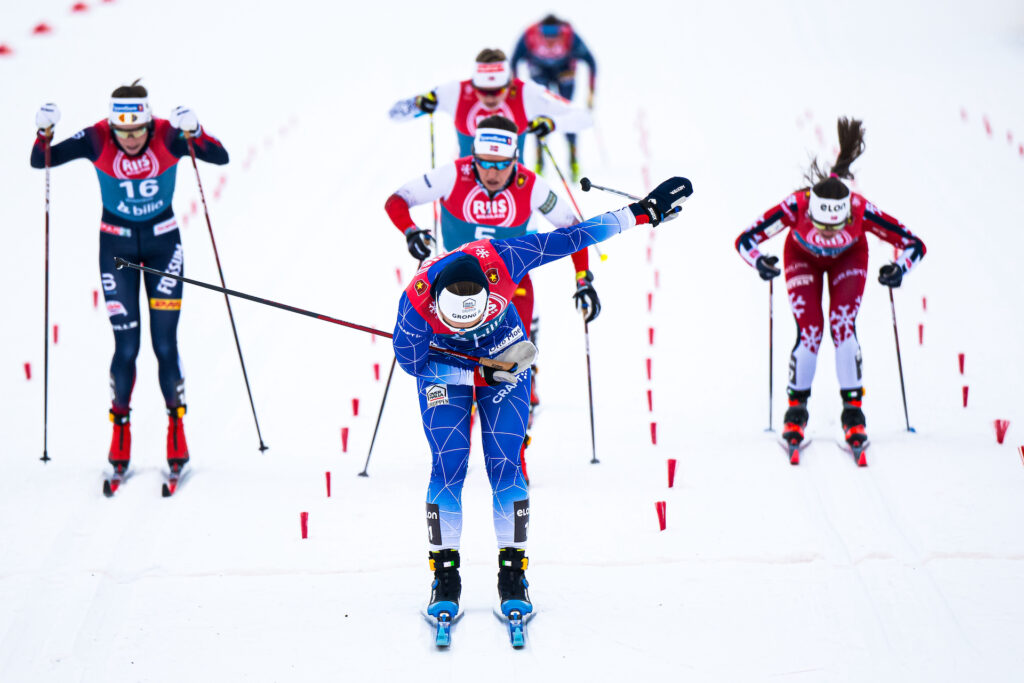 241122 Ane Appelkvist Stenseth of Norway celebrates after winning the women’s cross-country skiing sprint qualification during Beitosprinten 2020 on November 22, 2024 in Beitostølen. Photo: / COP 238