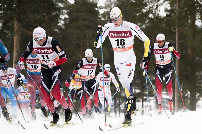 170129 Emil Iversen, Norge, Niklas Dyrhaug, Norge, och Daniel Richardsson, Sverige, i skidloppet över 30 km klassisk stil under världscupstävlingarna den 29 januari 2017 i Falun.