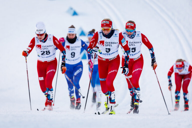 Ingrid Gulbrandsen, Bardufoss og Omegn Il tävlar i damernas sprint under Ford Smart Energy Cup i skidor den 16 december 2022 i Östersund.