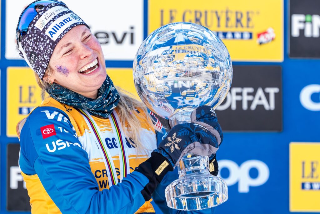 Jessie Diggins of United States celebrates on the podium after the women's classic technique 50 km mass start during the FIS Cross-Country World Cup on March 23, 2025 in Lahtis.