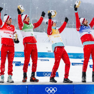 220213 Emil Iversen, Pål Golberg, Hans Christer Holund and Johannes Høsflot Klæbo of Norway, Alexey Chervotkin, Alexander Bolshunov, Denis Spitsov and Sergey Ustiugov of ROC (Russia) and Richard Jouve, Hugo Lapalus, Clement Parisse and Maurice Manificat of France at the flower ceremony after men's cross-country skiing 4 x 10 km relay during day 9 of the 2022 Winter Olympics on February 13, 2022 in Zhangjiakou. Photo: / COP 217 / JE0040