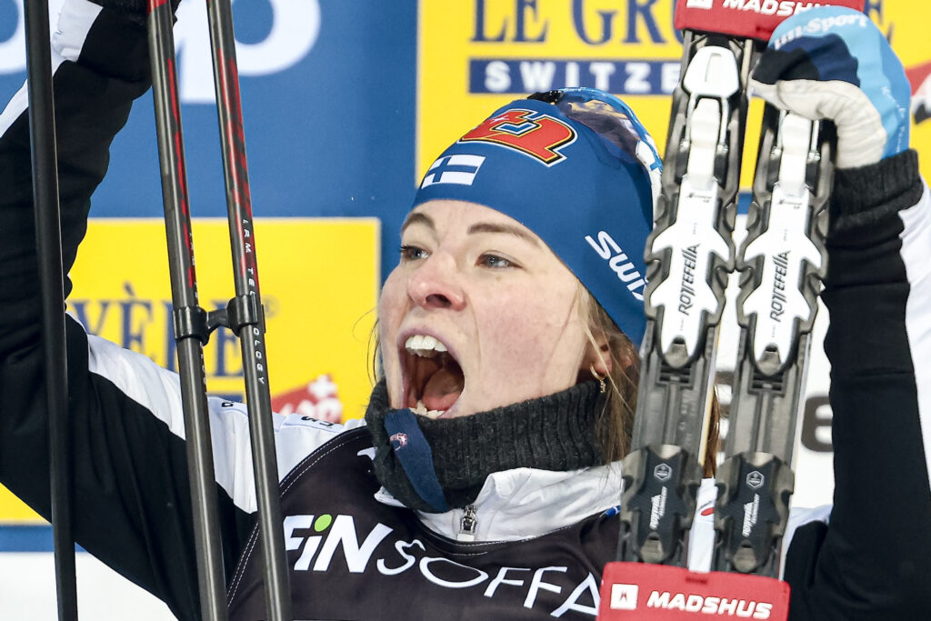 Krista Pärmäkoski etter verdenscupseieren på hjemmebane i Lahti i 2024. Foto: Modica/NordicFocus