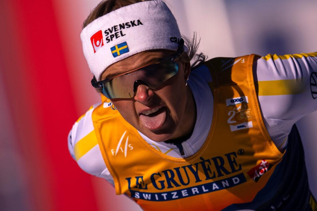 251228 Frida Karlsson of Sweden competes in the women's cross-country skiing free technique sprint prologue during the Tour de Ski on December 28, 2025 in Toblach. Photo: / kod MT / MT0928