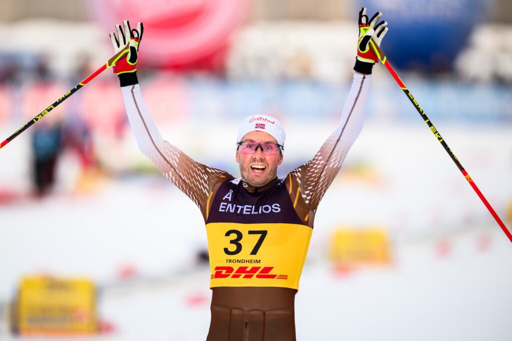 Emil Iversen of Norway celebrates as he competes in the men's 20 km skiathlon during the FIS Cross-Country World Cup on December 6, 2025 in Trondheim. 
Photo: Maxim Thore / BILDBYRÅN