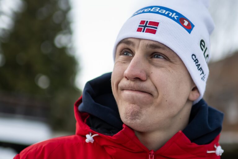 Erik Valnes of the Norwegian national cross-country skiing team at a press meet during day 3 of Tour de Ski on December 30, 2025 in Cavalese. Photo: Maxim Thoré / BILDBYRÅN
