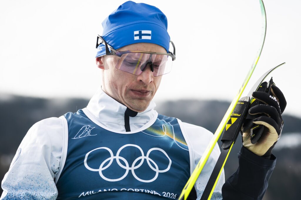 Iivo Niskanen var lite fornøyd etter lørdagens skiathlon i OL og klaget over skiene. Nå trekker han seg fra 10-kilometeren. Foto: Vanzetta/NordicFocus