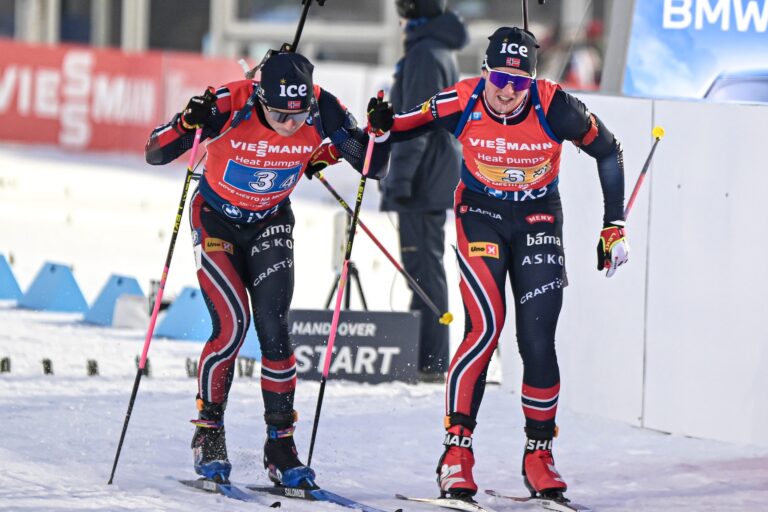 24.01.2026, Nove Mesto na Morave, Czechia (CZE): Isak Leknes Frey (NOR), Johan-Olav Botn (NOR), (l-r) - IBU World Cup Biathlon, mixed relay, Nove Mesto na Morave (CZE).