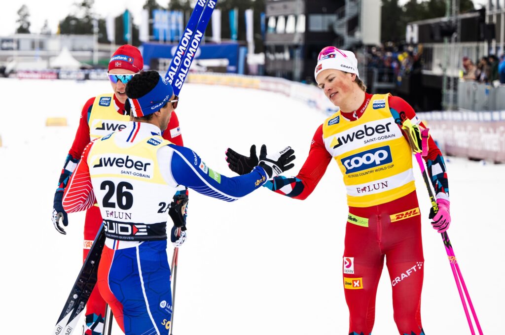 Richard Jouve og Johannes Høsflot Klæbo under verdenscupen i Falun 2023. Foto: Jesper Zerman / BILDBYRÅN