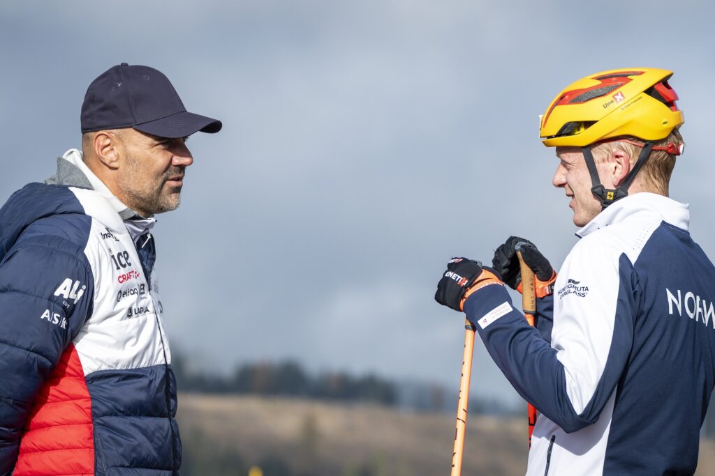 Siegfried Mazet og Johannes Thingnes Bø hadde et unikt trener-utøver forhold. Nå går Mazet til erkerivalen. Foto: Vanzetta/NordicFocus