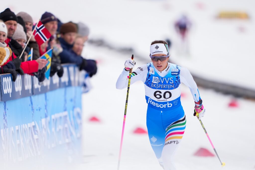 Juniortalentet Iselin Bjervig Drivenes debuterte i verdenscupen under bysprinten i Drammen i mars. Nå bytter hun skimerke i forkant av sin første sesong som senior. Foto: Nordnes/NordicFocus